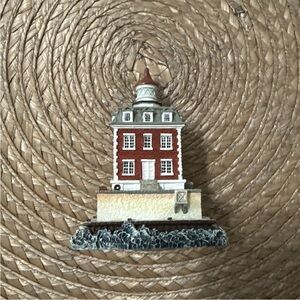 Vintage 1997 Harbour Lights New London Ledge lighthouse figurine